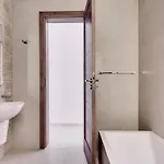 The Village * خليج سانت بول